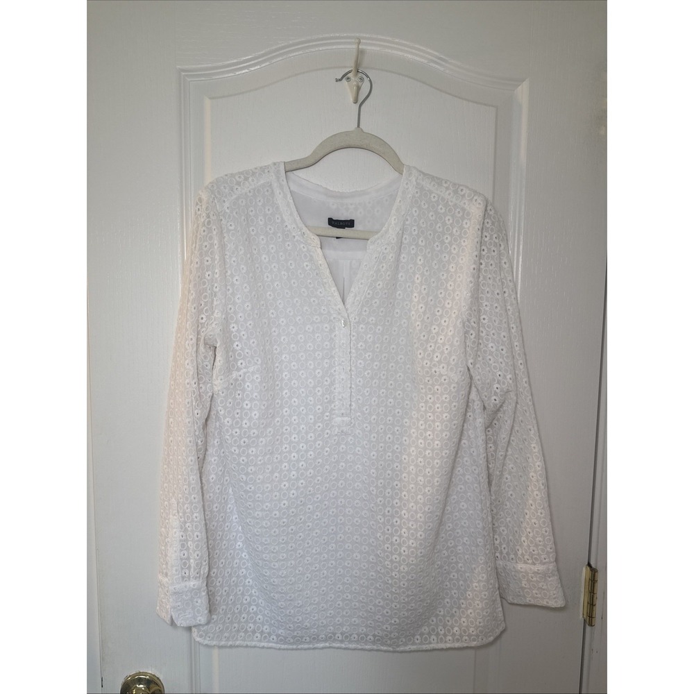 Talbots White Eyelet Embroidered Tunic Medium Long Sleeve Split Neck Cotton
